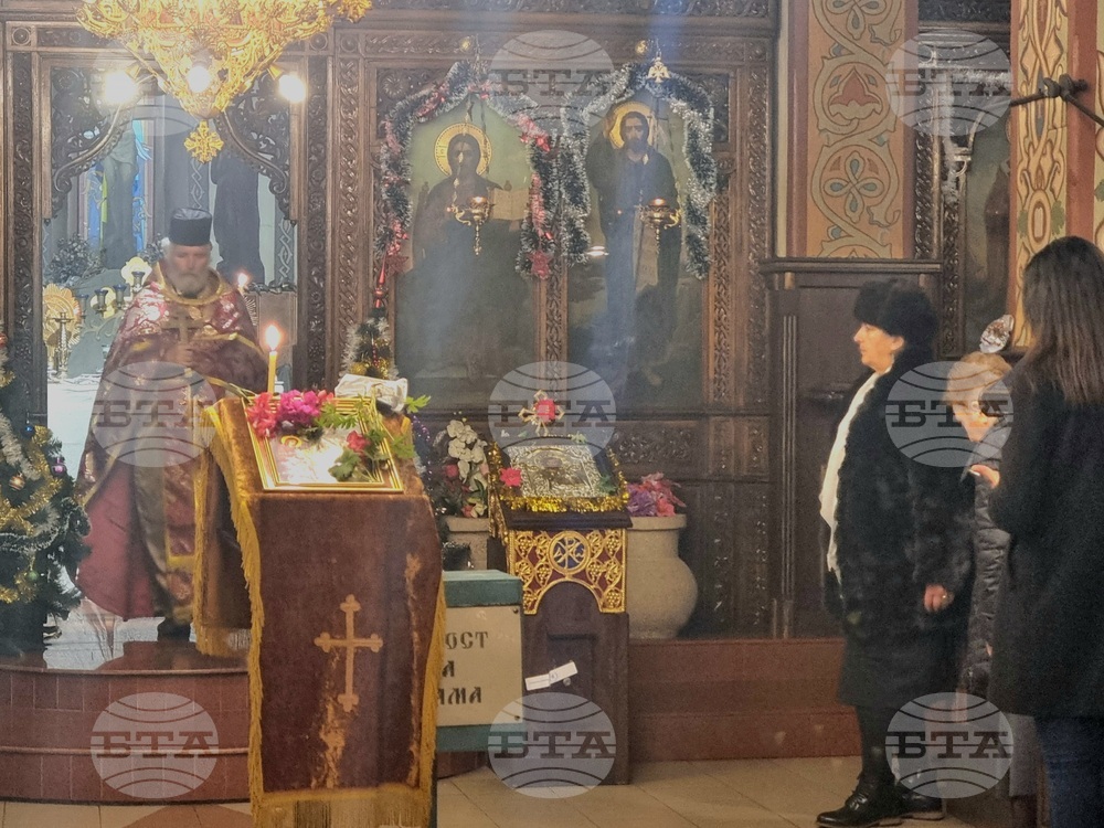 Нека на Земята да има мир, но нека и в нашия град да има разбирателство между хората, пожела на миряните отец Петър Гарена от Кърджали