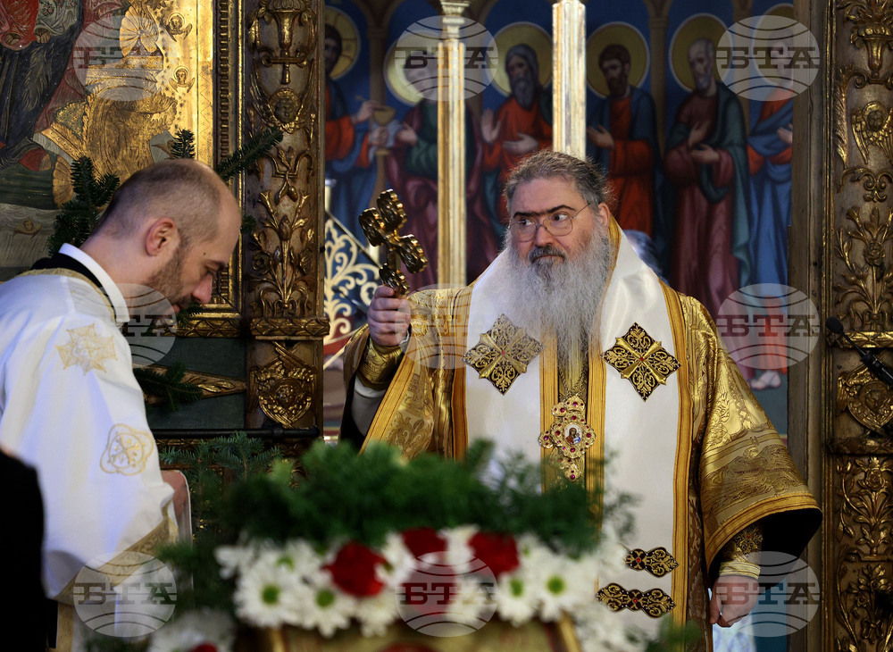 Рождеството на Спасителя е призив да бъдем живи душевно, каза Варненският митрополит Йоан