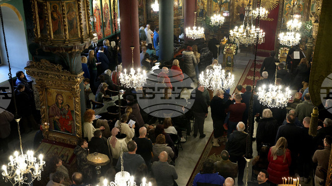 Неделята на православието съдържа молитва за запазване на църковното единство, припомни Варненският митрополит Йоан