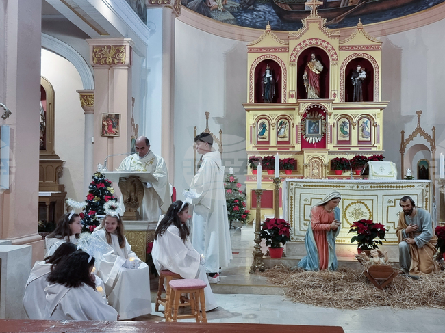 Рождество Христово празнува и най-голямата католическа общност в България, съсредоточена около град Раковски в Пловдивска област 