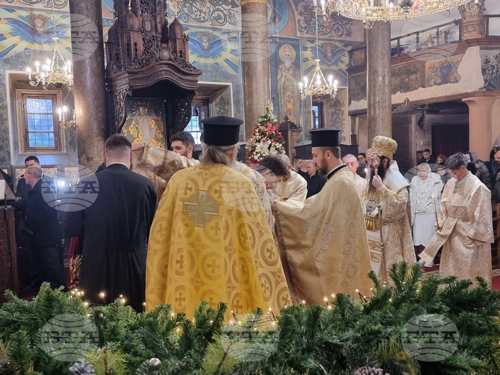 Сливен - Рождество Христово - митрополит Арсений - празнична литургия