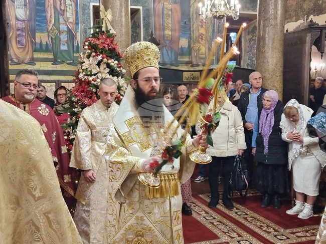 Сливен - Рождество Христово - митрополит Арсений - празнична литургия