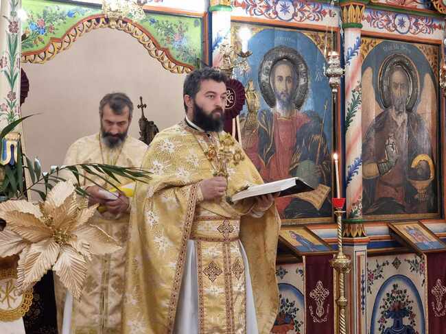 По пътя към Христа ни води любовта, каза отец Миро в проповедта си в храма "Св. великомъченик Димитър" в Кюстендил