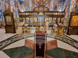 Ловеч - храм „Св. св. Кирил и Методий“ - Рождество Христово - света литургия