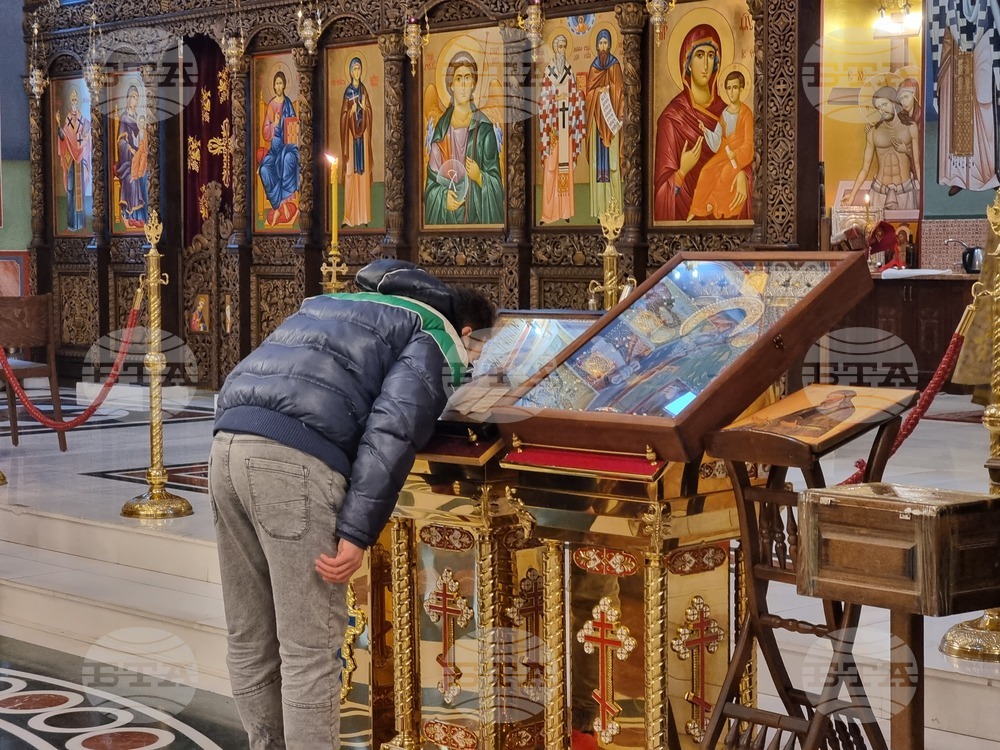 Ловеч - храм „Св. св. Кирил и Методий“ - Рождество Христово - света литургия