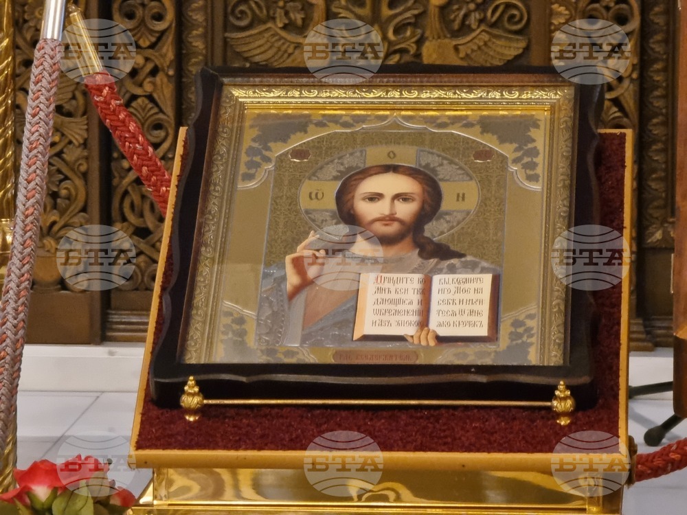 Ловеч - храм „Св. св. Кирил и Методий“ - Рождество Христово - света литургия