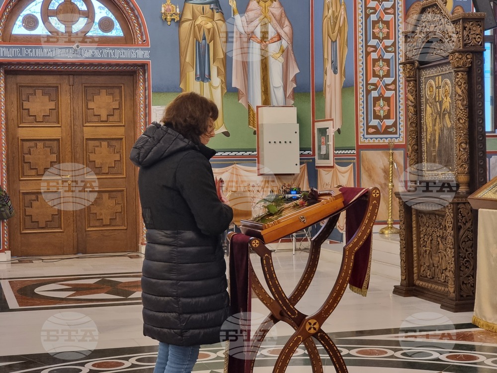 Ловеч - храм „Св. св. Кирил и Методий“ - Рождество Христово - света литургия