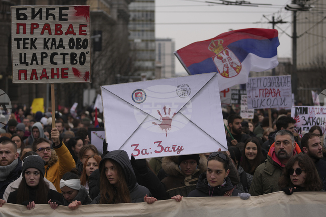 Стотици сръбски студенти протестираха днес заради трагедията на гарата в Нови Сад