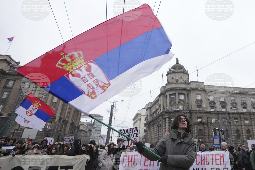 Сръбските студенти протестират пред Съдебната палата в Белград