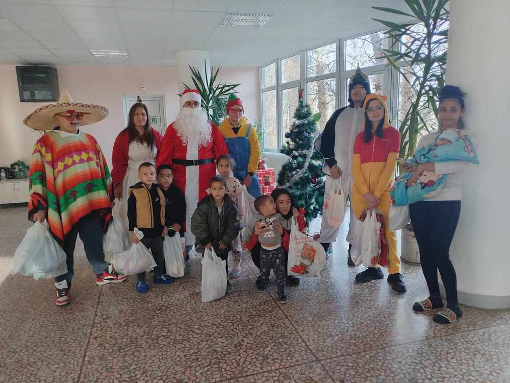 Доброволци на БЧК дариха 55 пакета със здравословни храни на деца в риск в Ловешка област 