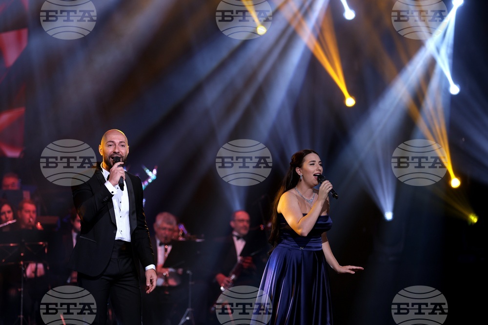 Артисти, музиканти и изпълнители се включиха в благотворителния концерт на "Българската Коледа"