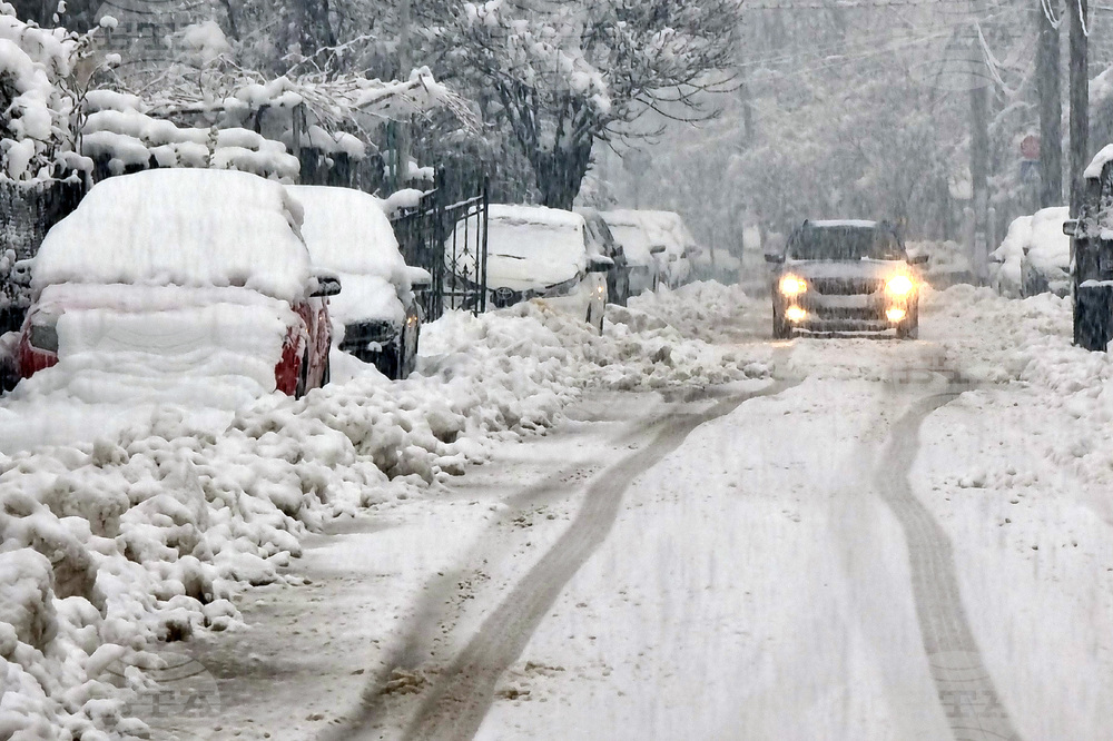 Троян - обилен снеговалеж