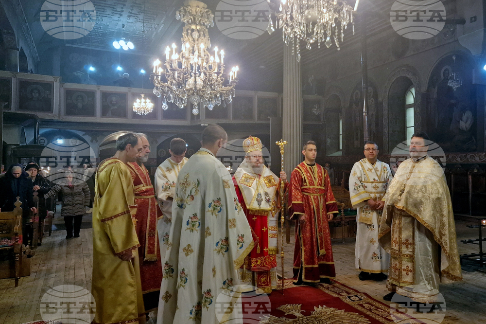 Разград - митрополит Наум - Рождество Христово - света литургия