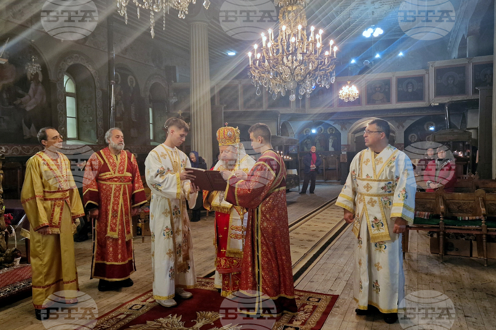 Разград - митрополит Наум - Рождество Христово - света литургия