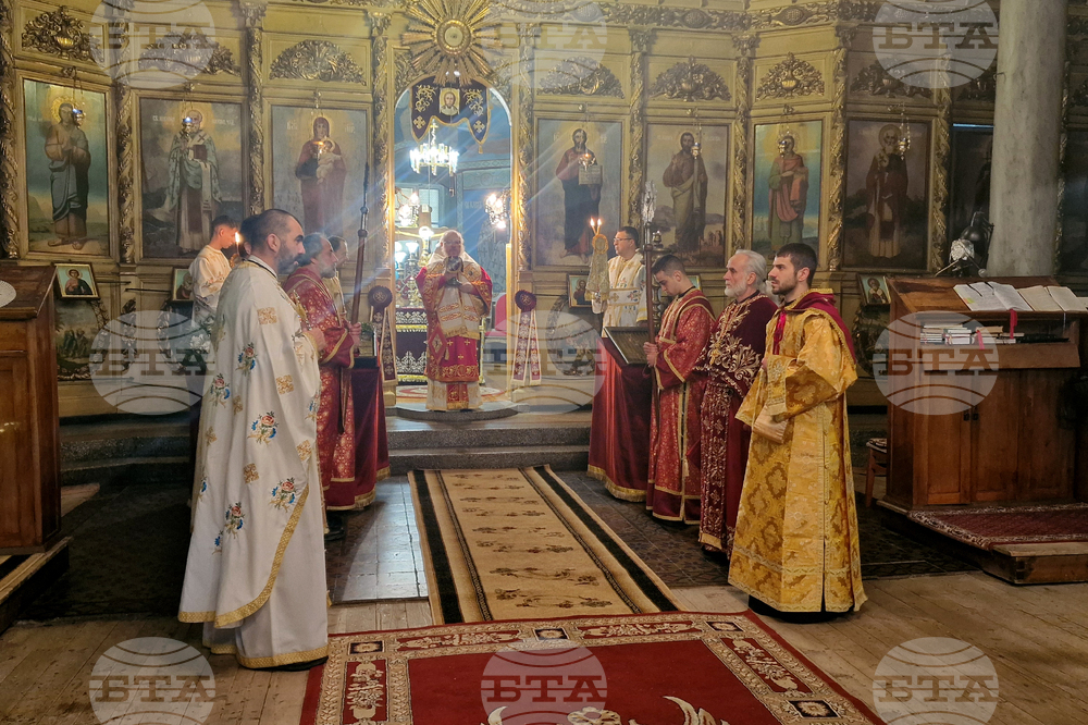 Разград - митрополит Наум - Рождество Христово - света литургия