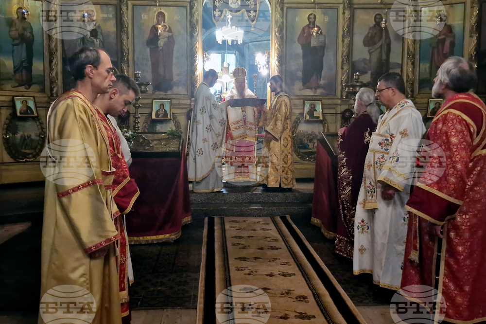 Разград - митрополит Наум - Рождество Христово - света литургия