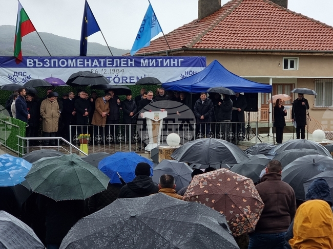 Знак за категорична подкрепа е присъствието на политици и представители на местна власт от Турция на възпоменателния митинг в Могиляне, коментира Джевдет Чакъров