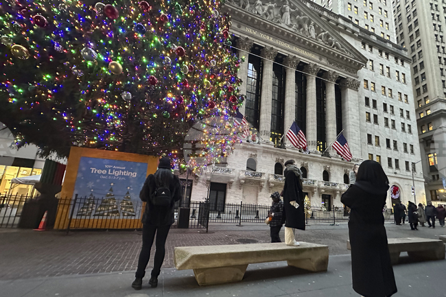 Уолстрийт откри със спад на индексите последната търговска сесия за 2024 година