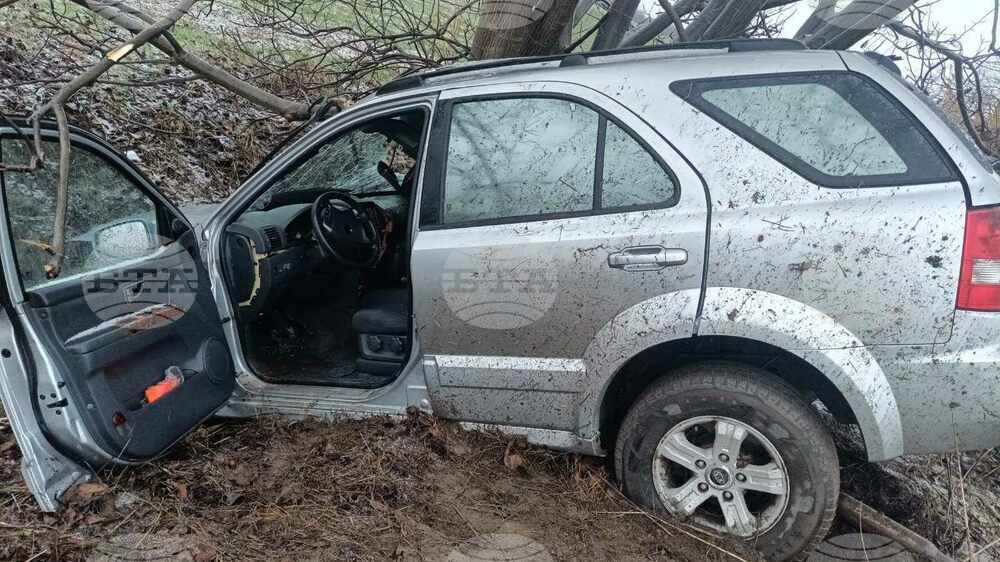 След удар на автомобил в дърво, две жени са откарани в болница, съобщиха от Областната дирекция на МВР-Шумен