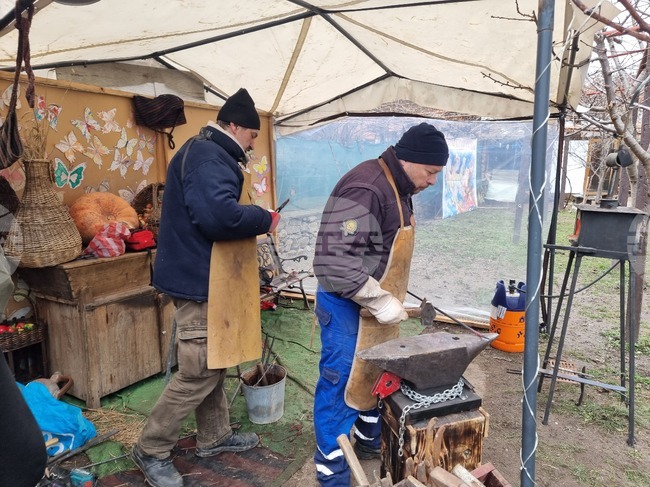 Село Раждавица - коледно село - занаяти
