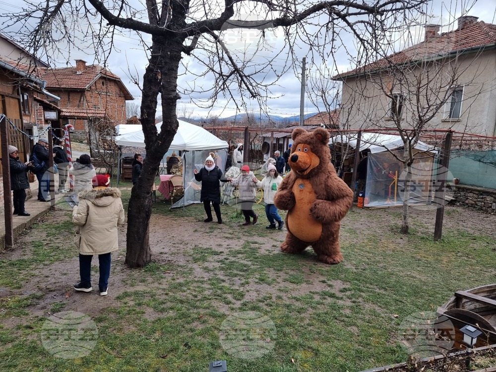 Село Раждавица - коледно село - занаяти