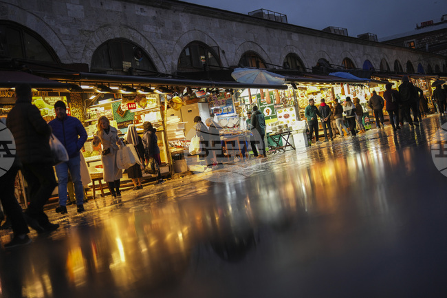 Турската централна банка понижи основния си лихвен процент от 43 на 40,5 процента 