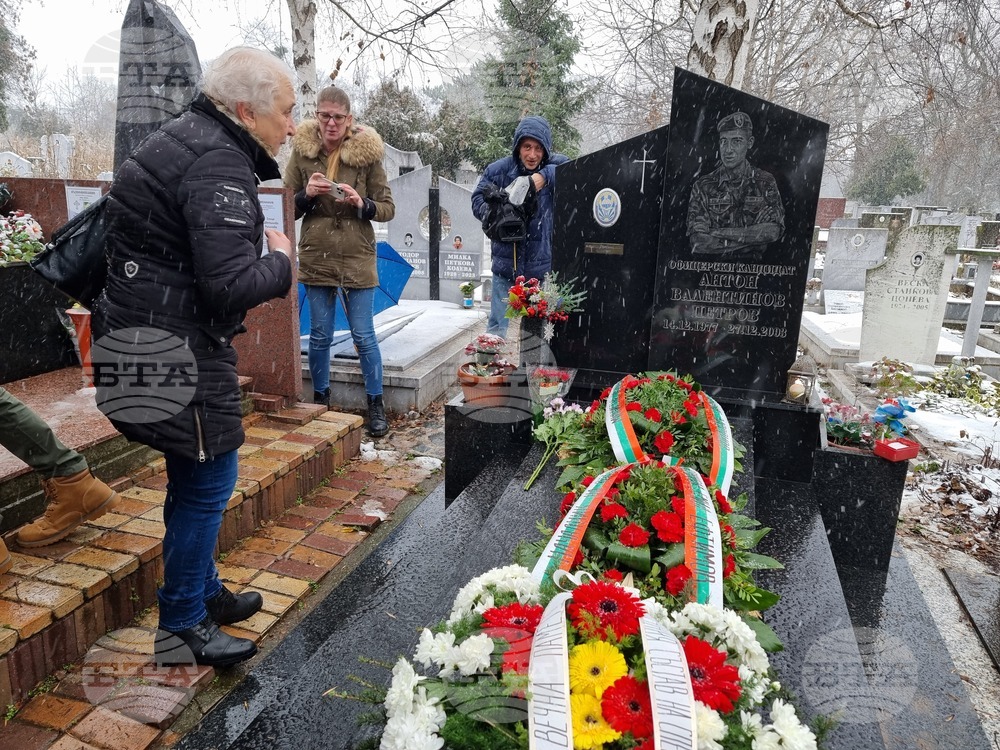 В Русе бе почетена паметта на загиналия преди 21 години в Кербала офицерски кандидат Антон Петров