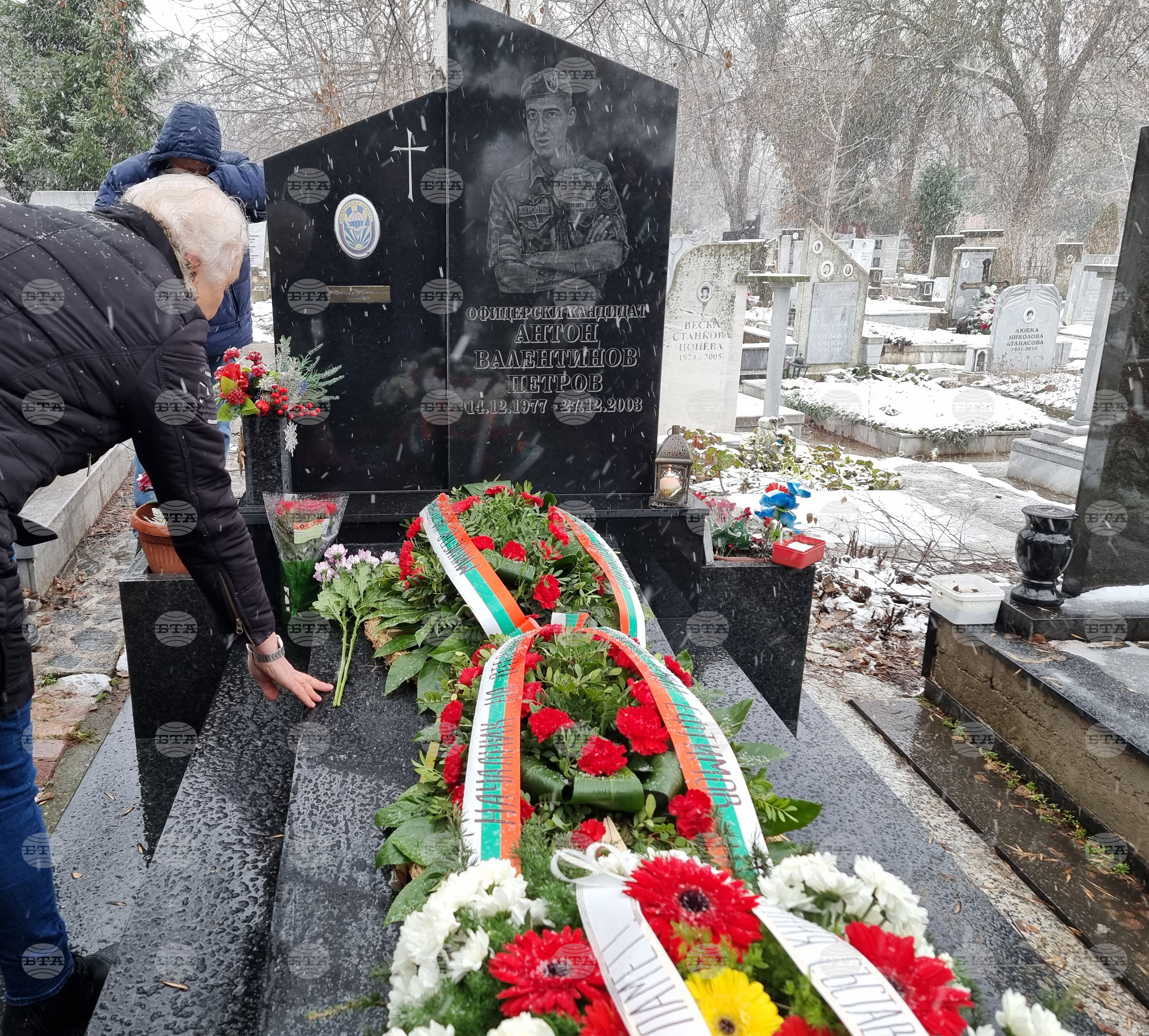 Русе - почит - офицерски кандидат Антон Петров