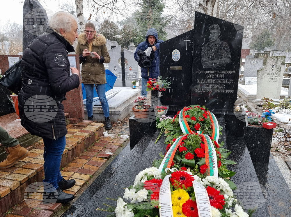 Русе - почит - офицерски кандидат Антон Петров