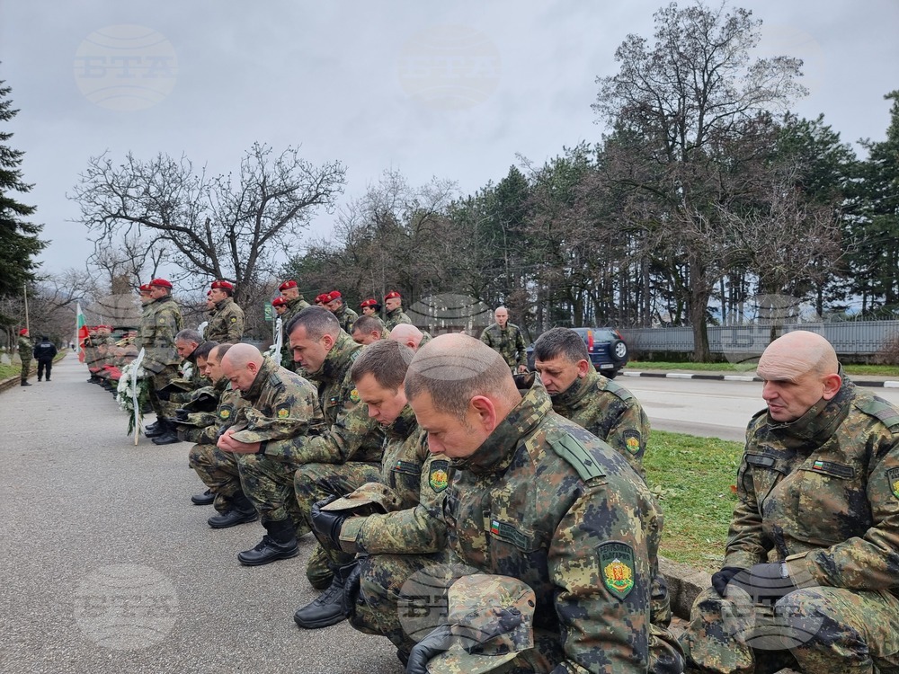 Карлово - български военнослужещи - почит