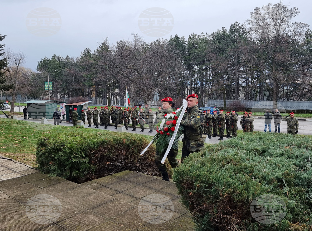 Карлово - български военнослужещи - почит