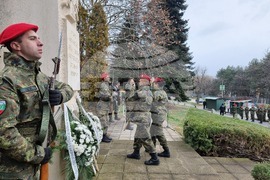 Карлово - български военнослужещи - почит
