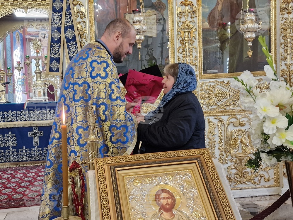 Празнична служба отбеляза деня на свети Стефан в катедралния храм „Успение на пресвета Богородица“ в Хасково