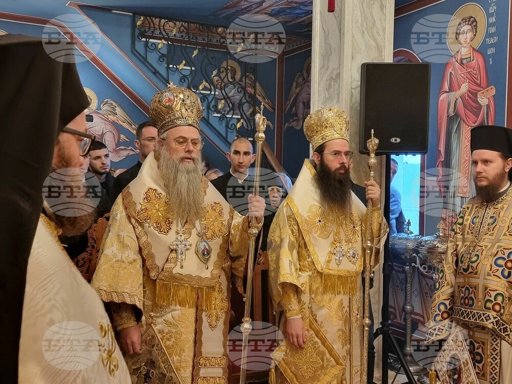 Митрополитите Николай и Арсений дойдоха за освещаването на новия храм „Св. арх. Стефан" при девическия манастир край Ямбол