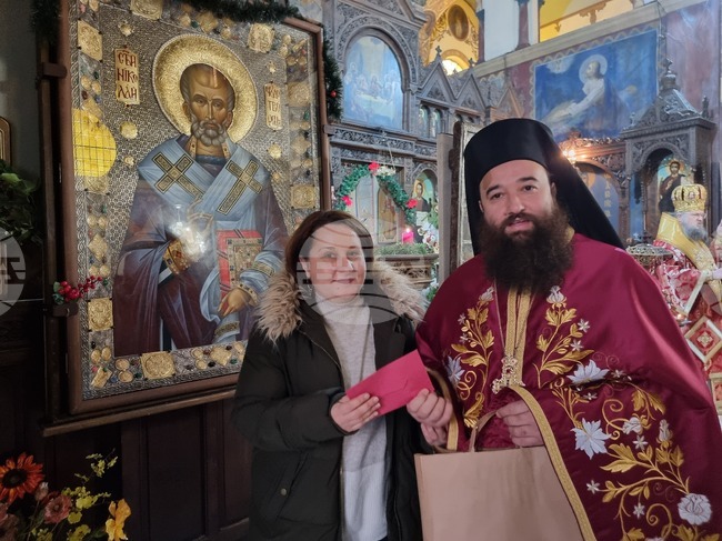 Ученици дариха сума, събрана от благотворителна инициатива, на митрополитския храм „Св. Николай Чудотворец“ във Видин