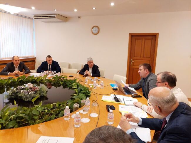 Служебният министър на енергетиката обсъди ситуацията с електроснабдяването в страната с представители на КЕВР, ЕСО и ЕРП-ата