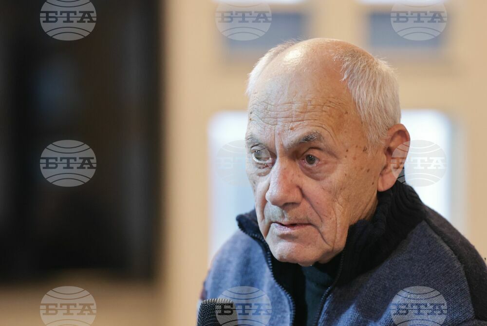 По-добре е актьорите да управляват повече ролите си и по-малко театъра, каза режисьорът Николай Поляков