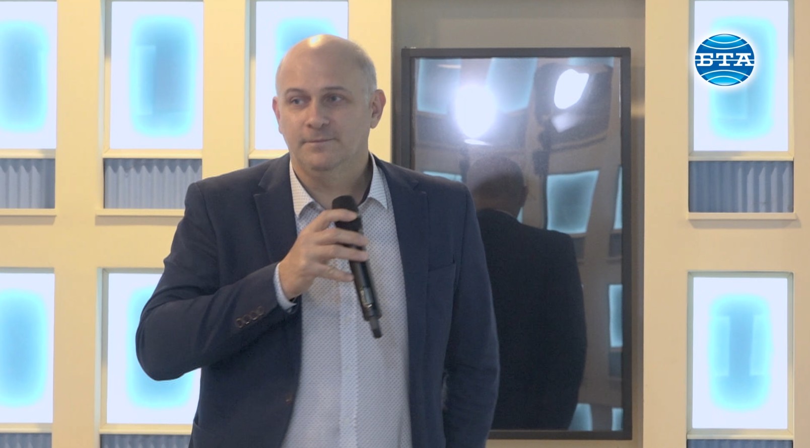 Народният театър показва правилната посока в театралното изкуство, според директора на трупата Васил Василев Народният театър показва правилната посока в театралното изкуство, според директора на трупата Васил Василев