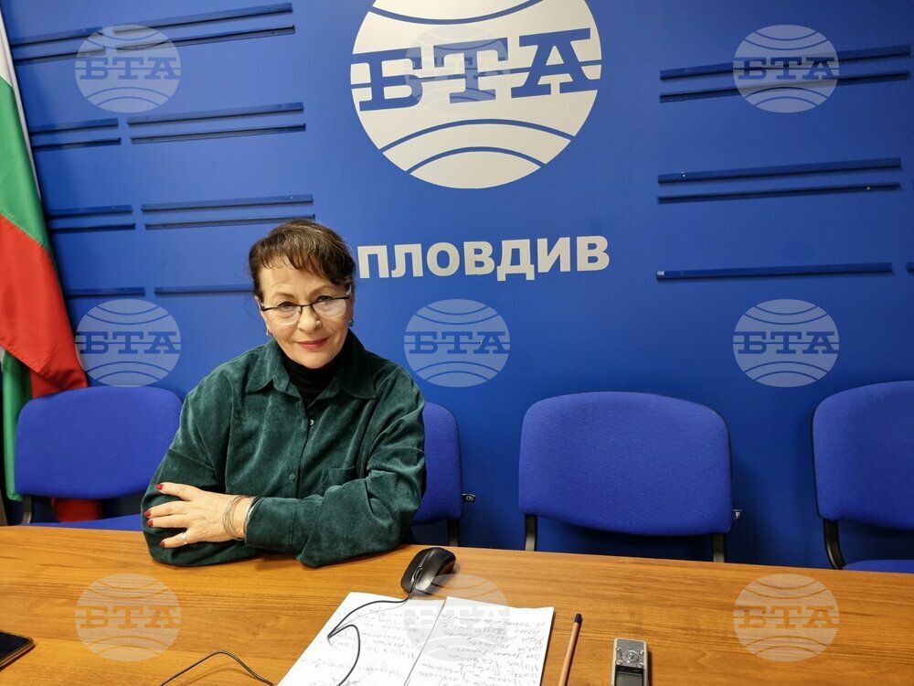 Великолепни 120 години на Народния театър „Иван Вазов“, каза в Пловдив актрисата Мария Генчева при представянето на декемврийския брой на списание ЛИК