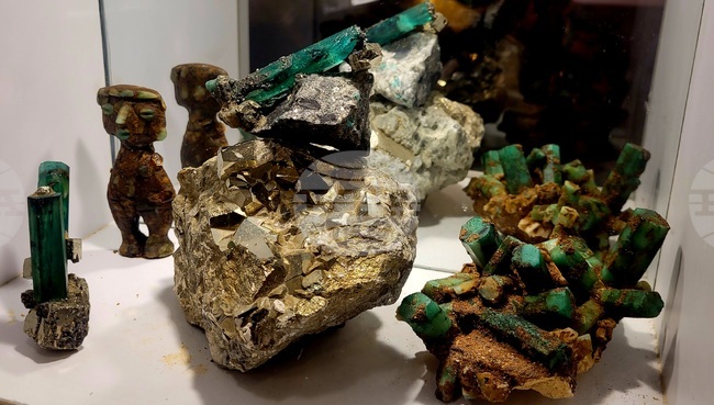 Зелено, по-зелено... колумбийски изумруд