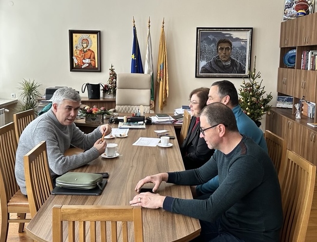 Служебният министър на енергетиката и кметът на Троян се обединиха да се проведе среща с общините за набелязване на мерки срещу аварийните ситуации