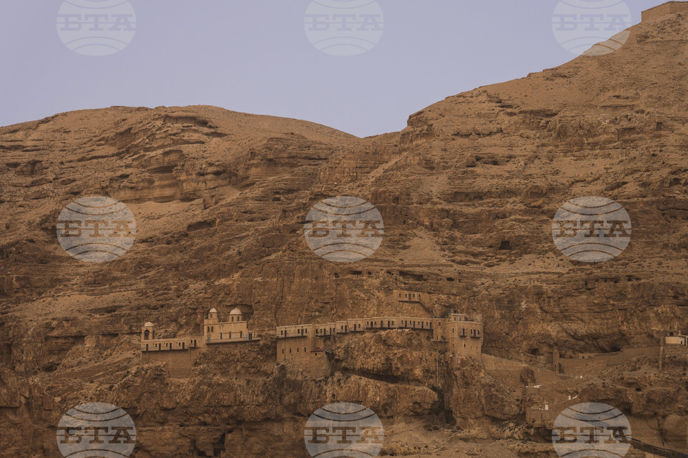 Четирима чужденци бяха ранени в атака, за която се предполага, че е била извършена от израелски заселници на Западния бряг