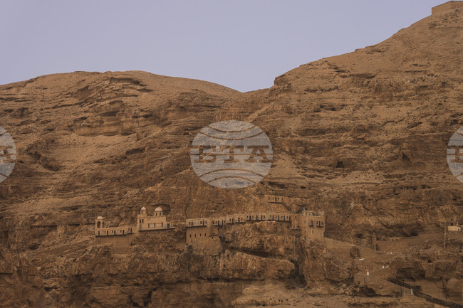 Четирима чужденци бяха ранени в атака, за която се предполага, че е била извършена от израелски заселници на Западния бряг