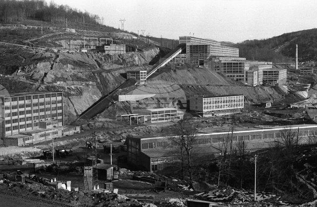 На 29 декември 1964 г. край Пирдоп е открит Минно-обогатителният комбинат „Медет”