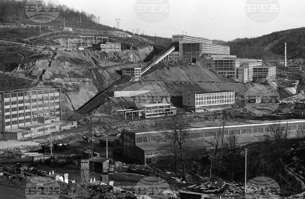 На 29 декември 1964 г. край Пирдоп е открит Минно-обогатителният комбинат „Медет”