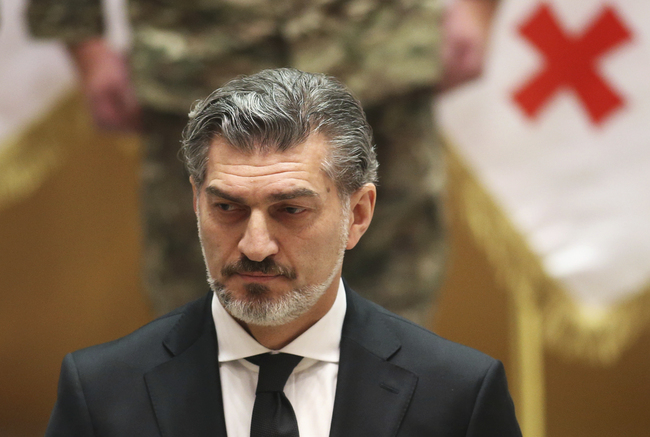 Новият грузински президент встъпи в длъжност; предшественичката му заяви, че той не е легитимен лидер