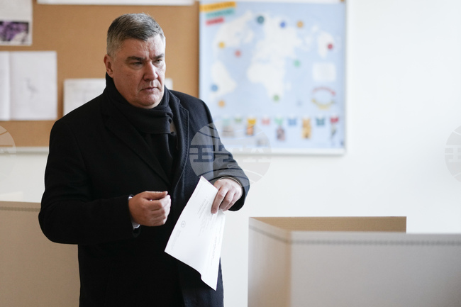 Хърватите гласуват днес на първия кръг на президентските избори