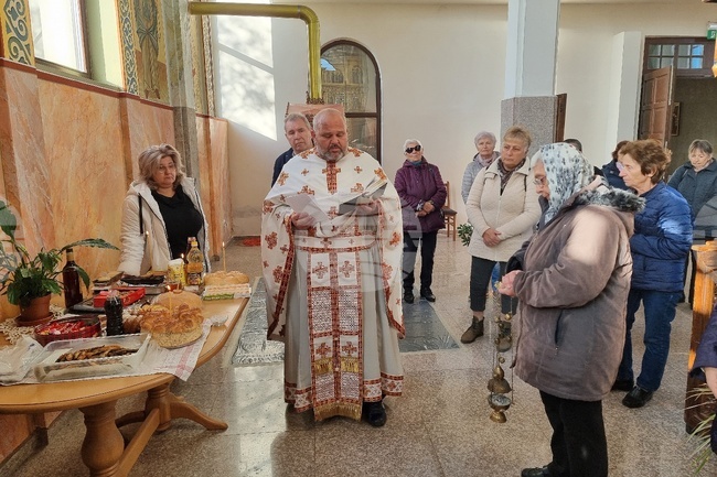 Христовата църква е най-сигурното място на земята, където да се скрием от злото, каза в неделната си проповед в Монтана отец Ангел