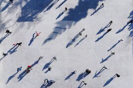 Ледена пързалка „Айс парк”