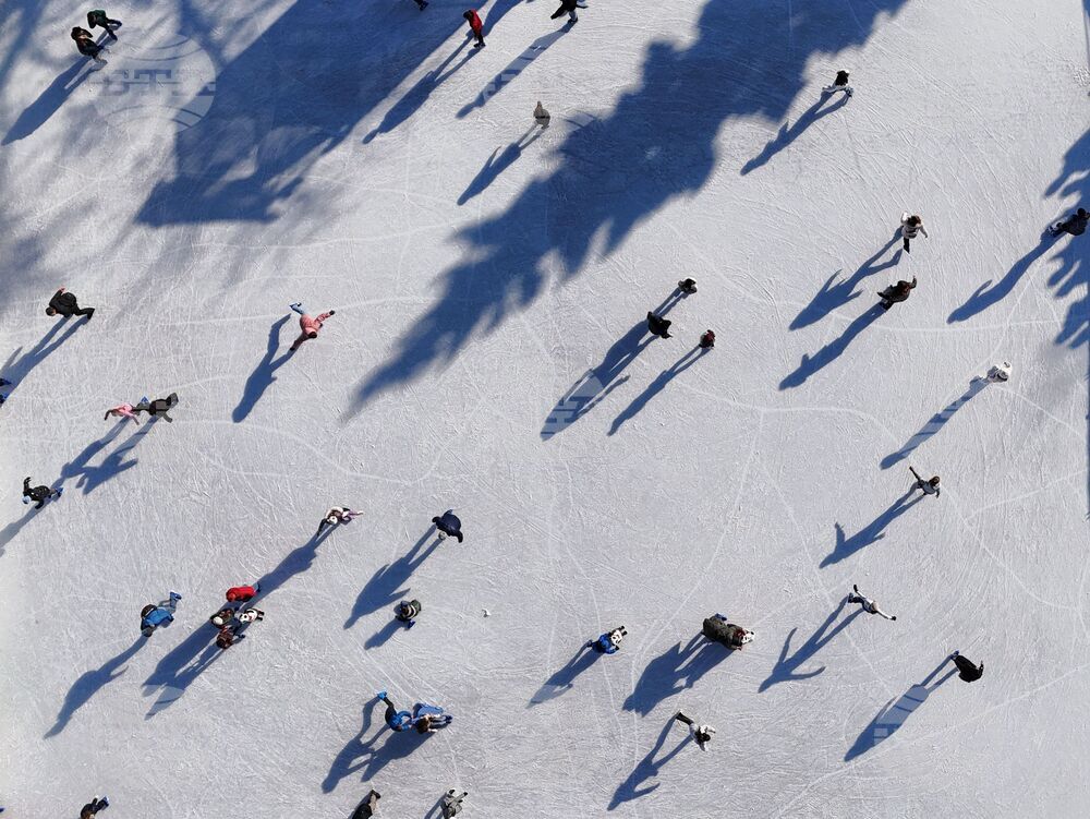 Ледена пързалка „Айс парк”